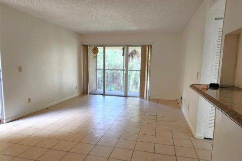 Condo in Palm Bay, Florida, 2 bedrooms № 2187187 - photo 11