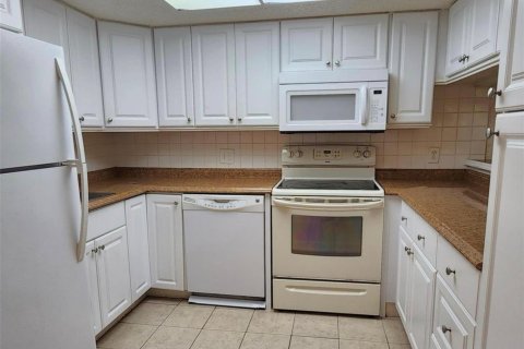 Condo in Palm Bay, Florida, 2 bedrooms № 2187187 - photo 7