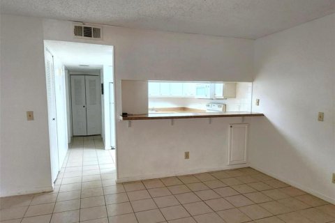 Condo in Palm Bay, Florida, 2 bedrooms № 2187187 - photo 9