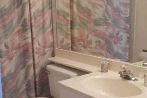 Condo in Jensen Beach, Florida, 2 bedrooms  № 1180132 - photo 1