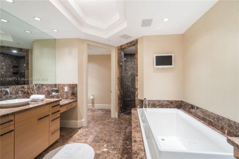 Copropriété à louer à Bal Harbour, Floride: 2 chambres, 177.72 m2 № 1981893 - photo 12