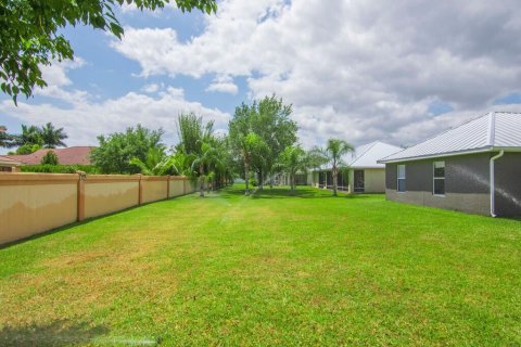 House in Vero Beach, Florida 3 bedrooms, 168.15 sq.m. № 1121336 - photo 1