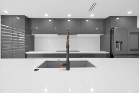 Купить виллу или дом в Майами, Флорида 4 спальни, 256.32м2, № 1696918 - фото 7