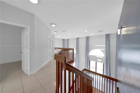 Купить виллу или дом в Майами, Флорида 4 спальни, 256.32м2, № 1696918 - фото 13