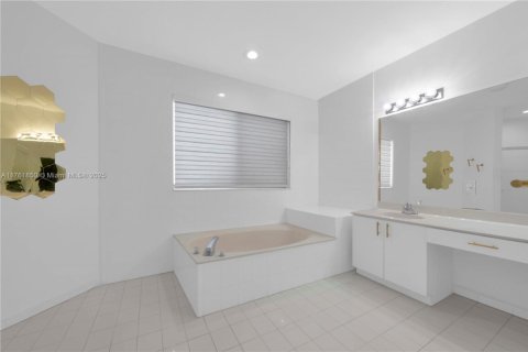 Купить виллу или дом в Майами, Флорида 4 спальни, 256.32м2, № 1696918 - фото 17