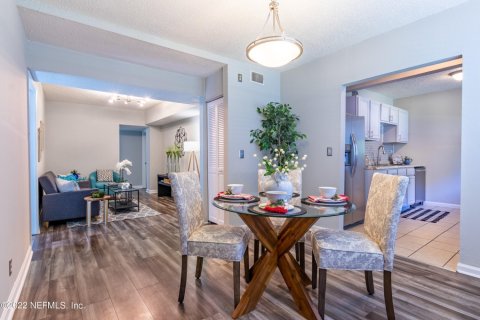 Villa ou maison à louer à Jacksonville, Floride: 4 chambres, 126.72 m2 № 807166 - photo 1
