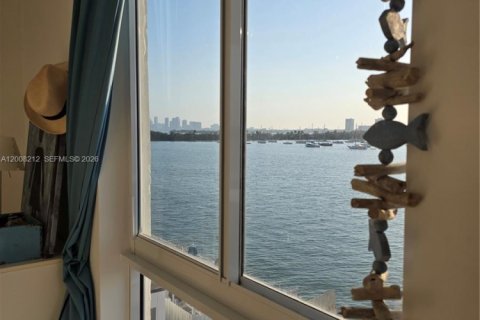 Condominio en venta en North Bay Village, Florida, 1 dormitorio, 70.61 m2 № 2075458 - foto 13