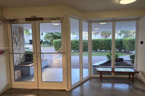 Condominio en venta en North Bay Village, Florida, 1 dormitorio, 70.61 m2 № 2075458 - foto 27