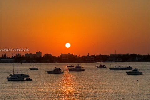 Condominio en venta en North Bay Village, Florida, 1 dormitorio, 70.61 m2 № 2075458 - foto 15