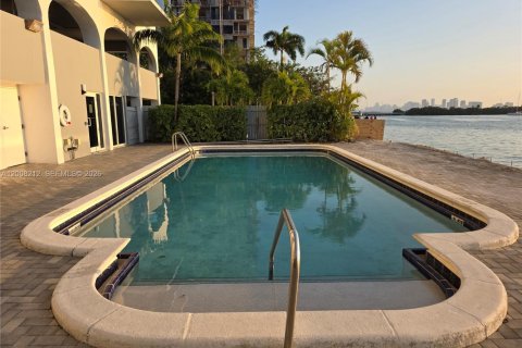 Condominio en venta en North Bay Village, Florida, 1 dormitorio, 70.61 m2 № 2075458 - foto 21