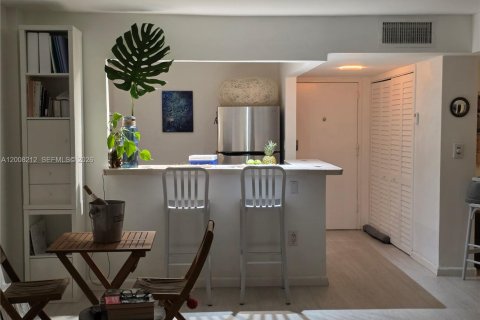 Condominio en venta en North Bay Village, Florida, 1 dormitorio, 70.61 m2 № 2075458 - foto 8