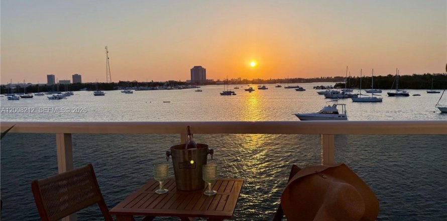 Condominio en North Bay Village, Florida, 1 dormitorio  № 2075458
