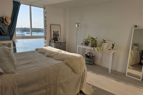 Condominio en venta en North Bay Village, Florida, 1 dormitorio, 70.61 m2 № 2075458 - foto 12