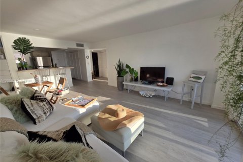 Condominio en venta en North Bay Village, Florida, 1 dormitorio, 70.61 m2 № 2075458 - foto 6