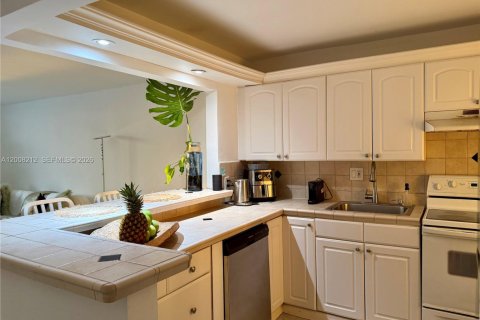Condominio en venta en North Bay Village, Florida, 1 dormitorio, 70.61 m2 № 2075458 - foto 5