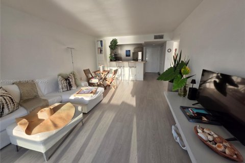 Condominio en venta en North Bay Village, Florida, 1 dormitorio, 70.61 m2 № 2075458 - foto 9