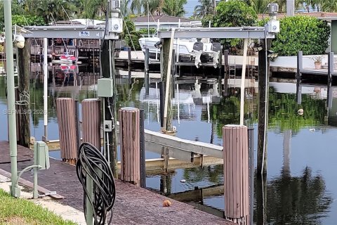 Casa en venta en Pompano Beach, Florida, 3 dormitorios, 135.54 m2 № 2047508 - foto 19