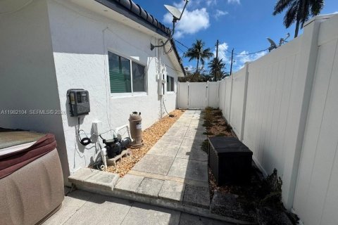 Casa en venta en Pompano Beach, Florida, 3 dormitorios, 135.54 m2 № 2047508 - foto 20