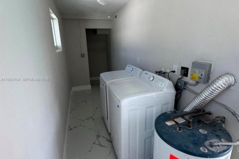 Casa en venta en Pompano Beach, Florida, 3 dormitorios, 135.54 m2 № 2047508 - foto 13