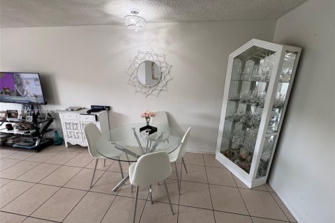 Condominio en venta en Sunrise, Florida, 1 dormitorio, 54.81 m2 № 1997956 - foto 2