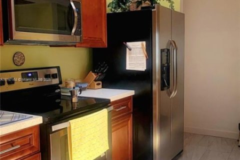 Снять в аренду виллу или дом в Лайтхаус-Пойнт, Флорида 3 спальни, 189.89м2, № 1728411 - фото 5