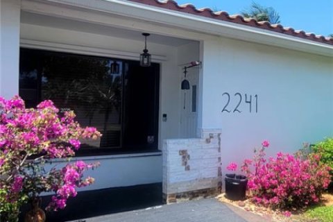 Снять в аренду виллу или дом в Лайтхаус-Пойнт, Флорида 3 спальни, 189.89м2, № 1728411 - фото 3