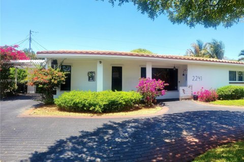 Снять в аренду виллу или дом в Лайтхаус-Пойнт, Флорида 3 спальни, 189.89м2, № 1728411 - фото 2