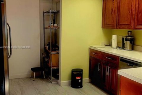 Снять в аренду виллу или дом в Лайтхаус-Пойнт, Флорида 3 спальни, 189.89м2, № 1728411 - фото 6