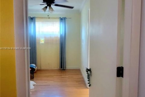 Снять в аренду виллу или дом в Лайтхаус-Пойнт, Флорида 3 спальни, 189.89м2, № 1728411 - фото 8