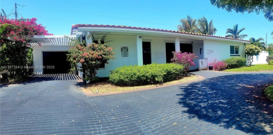 Дом в Лайтхаус-Пойнт, Флорида 3 спальни, 189.89м2 № 1728411