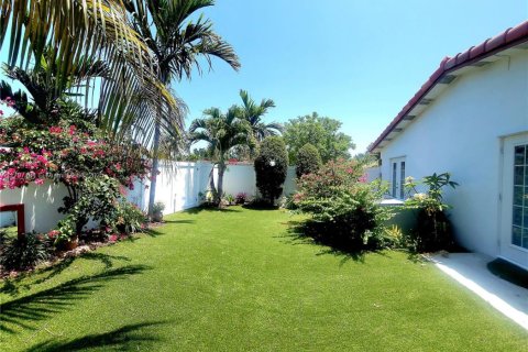 Снять в аренду виллу или дом в Лайтхаус-Пойнт, Флорида 3 спальни, 189.89м2, № 1728411 - фото 13