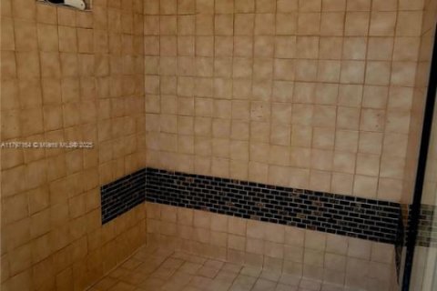 Снять в аренду виллу или дом в Лайтхаус-Пойнт, Флорида 3 спальни, 189.89м2, № 1728411 - фото 10