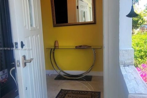 Снять в аренду виллу или дом в Лайтхаус-Пойнт, Флорида 3 спальни, 189.89м2, № 1728411 - фото 4