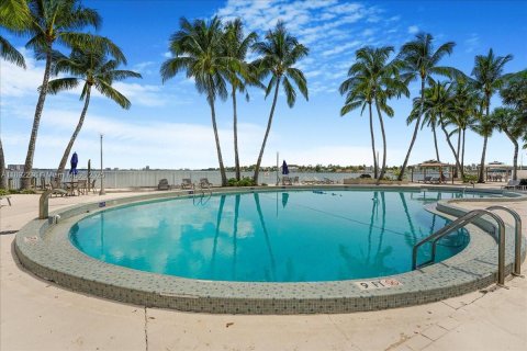 Condo in North Bay Village, Florida, 1 bedroom  № 1944224 - photo 10