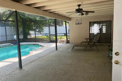 Villa ou maison à vendre à Palm Harbor, Floride: 3 chambres, 162.49 m2 № 2141916 - photo 2