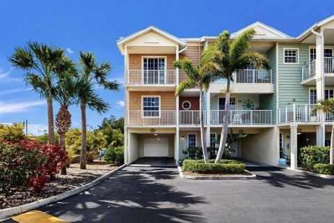Townhouse in Ruskin, Florida 4 bedrooms, 189.89 sq.m. № 2206482