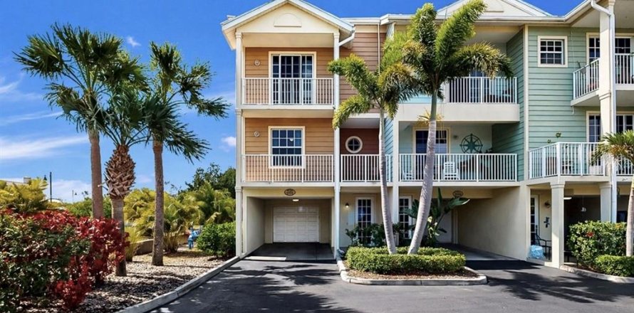 Townhouse in Ruskin, Florida 4 bedrooms, 189.89 sq.m. № 2206482