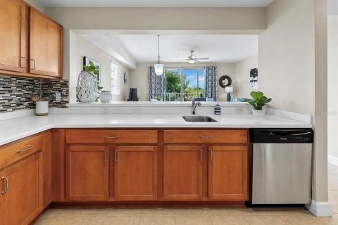 Townhouse in Ruskin, Florida 4 bedrooms, 189.89 sq.m. № 2206482 - photo 28