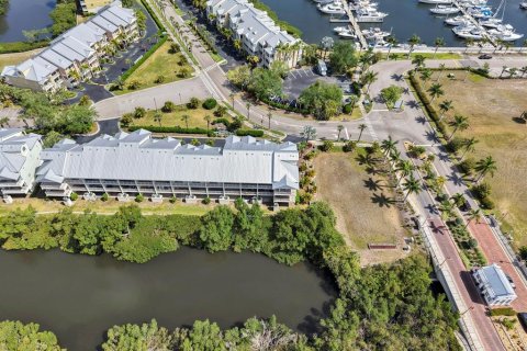 Townhouse in Ruskin, Florida 4 bedrooms, 189.89 sq.m. № 2206482 - photo 11