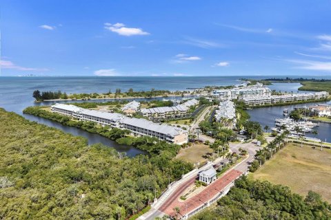 Townhouse in Ruskin, Florida 4 bedrooms, 189.89 sq.m. № 2206482 - photo 9