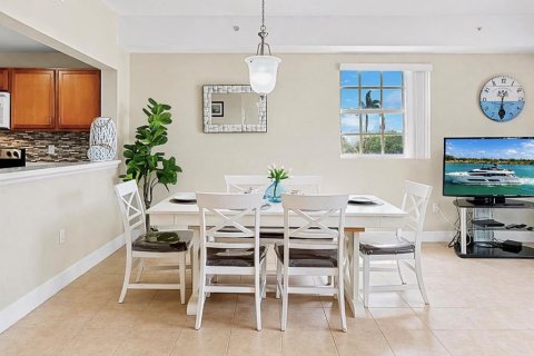 Townhouse in Ruskin, Florida 4 bedrooms, 189.89 sq.m. № 2206482 - photo 24