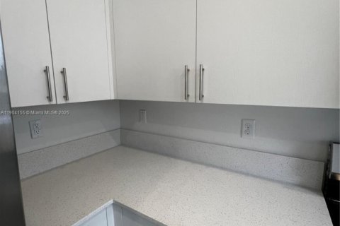 Снять в аренду таунхаус в Майами, Флорида 3 спальни, 123.65м2, № 1956475 - фото 6