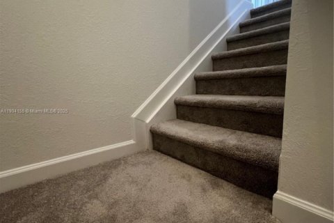 Снять в аренду таунхаус в Майами, Флорида 3 спальни, 123.65м2, № 1956475 - фото 30