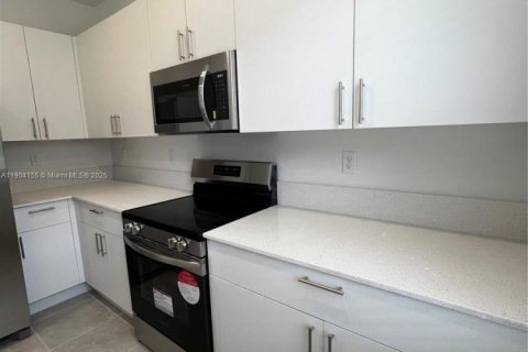 Снять в аренду таунхаус в Майами, Флорида 3 спальни, 123.65м2, № 1956475 - фото 13