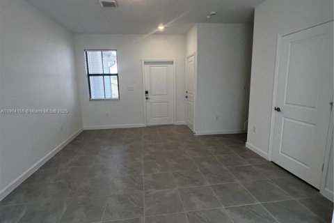 Снять в аренду таунхаус в Майами, Флорида 3 спальни, 123.65м2, № 1956475 - фото 26