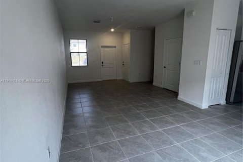 Снять в аренду таунхаус в Майами, Флорида 3 спальни, 123.65м2, № 1956475 - фото 27