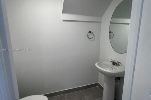 Снять в аренду таунхаус в Майами, Флорида 3 спальни, 123.65м2, № 1956475 - фото 25