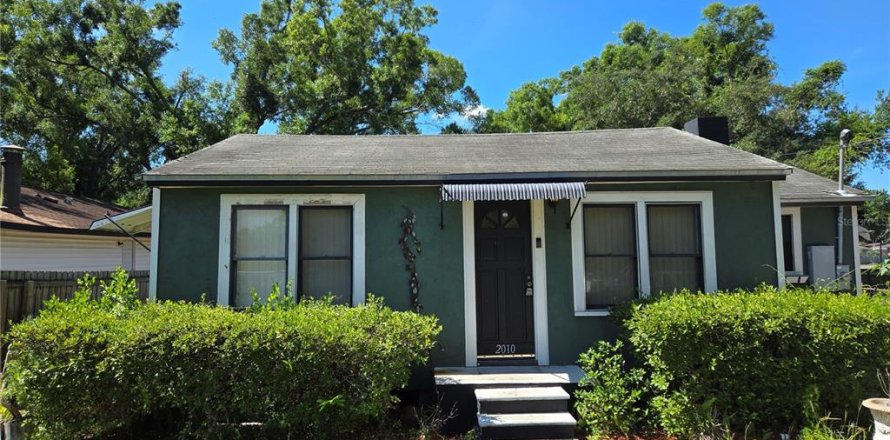 House in Tampa, Florida 2 bedrooms, 68.65 sq.m. № 2098340