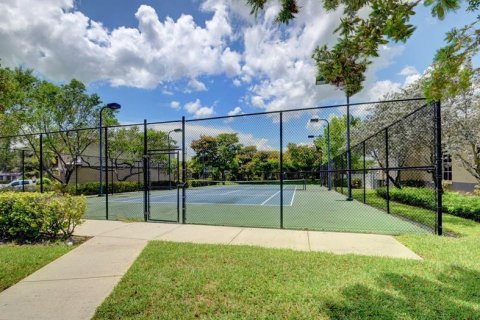 Condo in West Palm Beach, Florida, 3 bedrooms  № 1174894 - photo 1