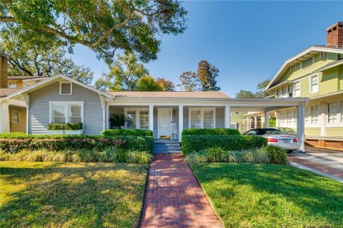 House in Tampa, Florida 4 bedrooms, 217.76 sq.m. № 2364782